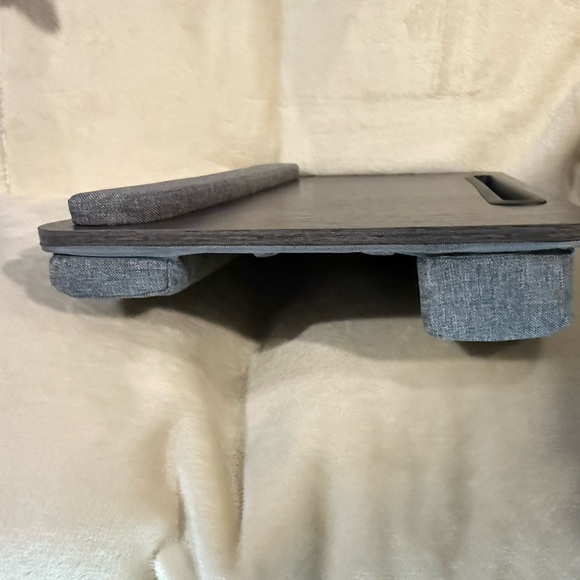 BNIB Hamitor Portable Lap Desk For Laptops up to 15.6” Portable & Lightweight - Picture 6 of 6